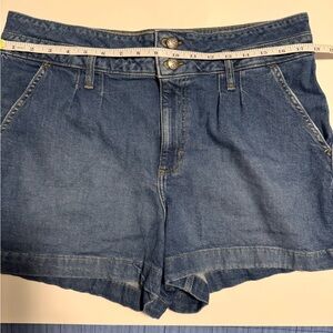 Lee Women’s Stretch Denim Jean Shorts Size 14 Medium Blue Mid Rise EUC